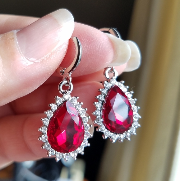 Swarovski Elements 925 Sterling Silver Garnet Red Earrings NEW - Picture 5 of 16
